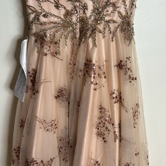 Mac Duggal EMBELLISHED ILLUSION CAP SLEEVE A LINE GOWN pageant dress size 4 - Picture 10 of 13